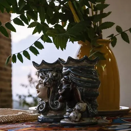 Domus Del Gotha Bed & Breakfast